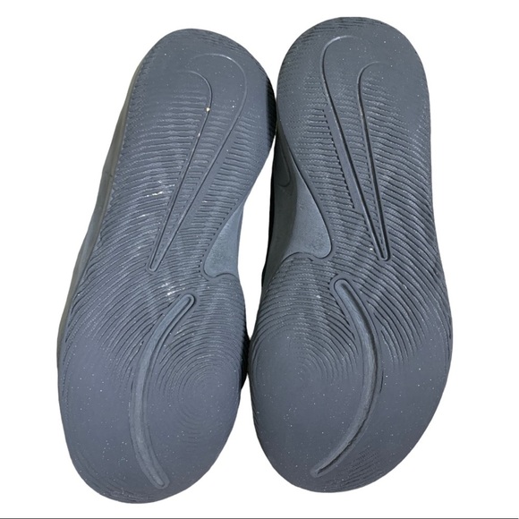 NIKE Team Hustle Size 4 Basketball Sneakers Black Size 4 - Picture 8 of 11